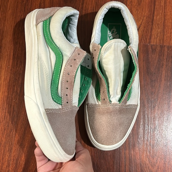 Vans - Picture 2 of 9